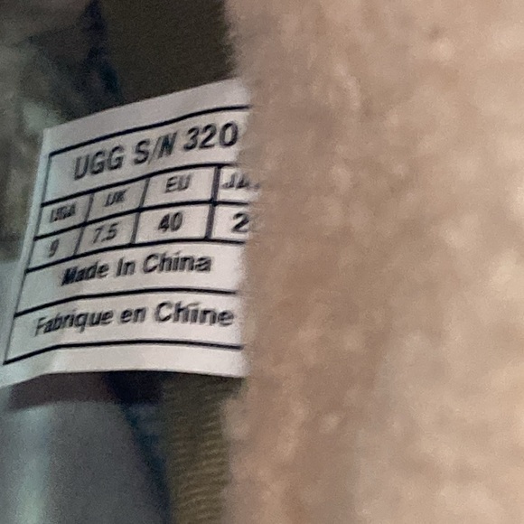 UGG Lynnea shearling Clog Boots - Picture 7 of 7